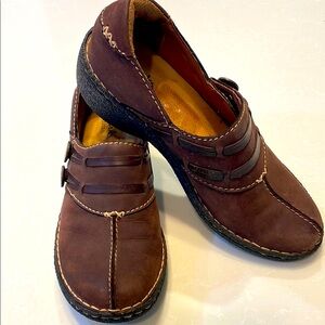 Brown Leather Clarks Artisan clogs